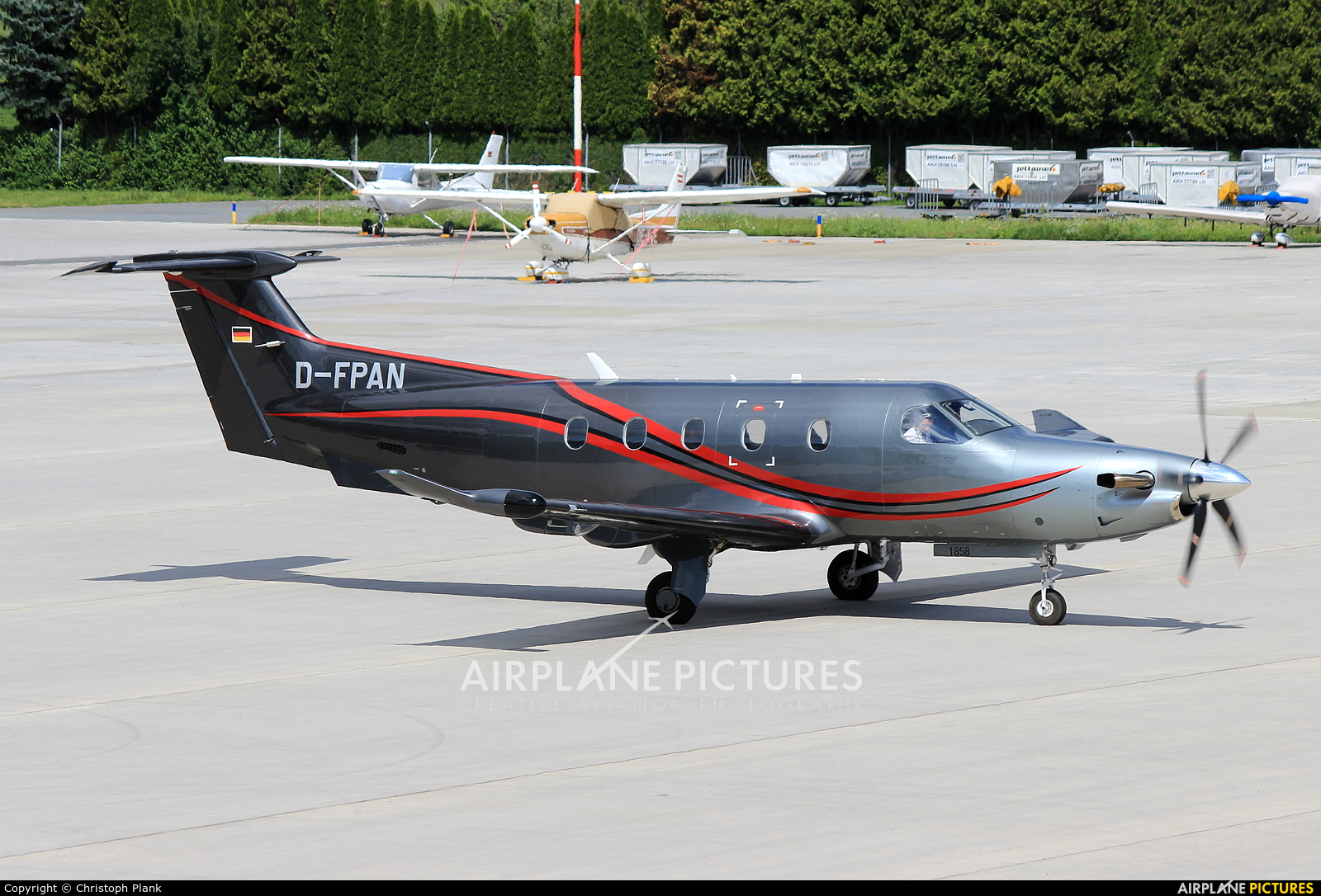 Private D-FPAN aircraft at Innsbruck