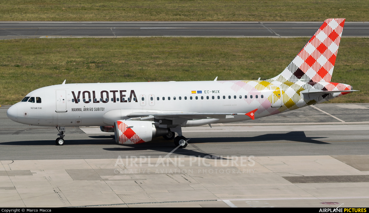 Volotea Airlines EC-MUX aircraft at Naples - Capodichino