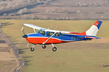 HA-OTB - Private Cessna 182 Skylane (all models except RG)
