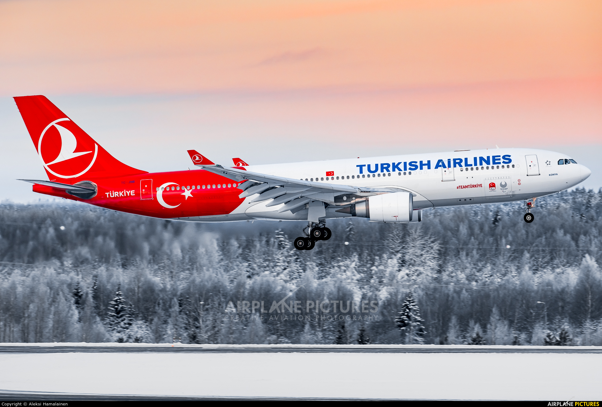 Turkish Airlines TC-JNB aircraft at Helsinki - Vantaa