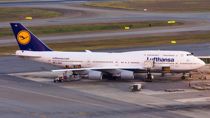 D-ABVL - Lufthansa Boeing 747-400