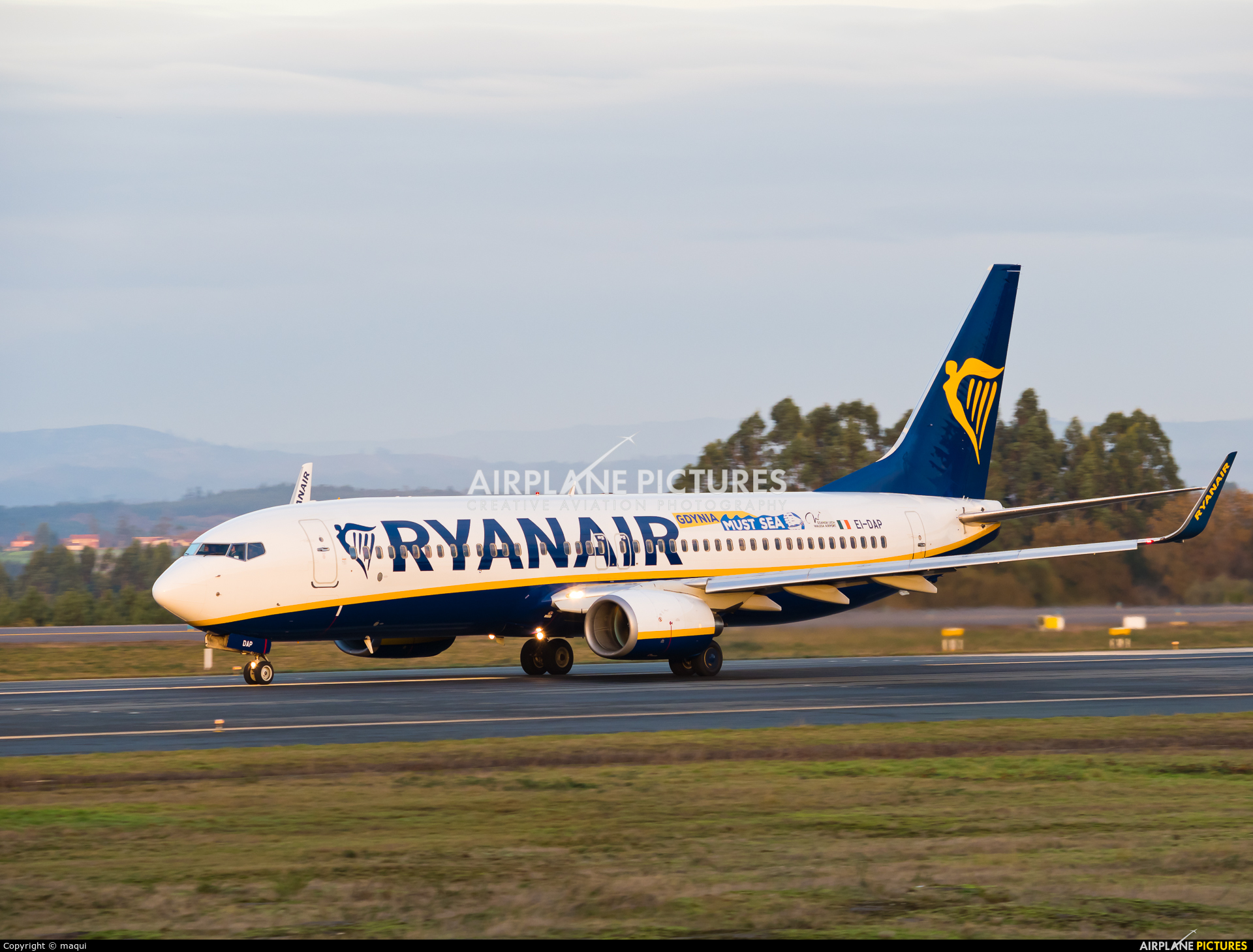 Ryanair EI-DAP aircraft at Santiago de Compostela