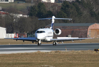 OE-HPK - Amira Air Bombardier BD-100 Challenger 300 series