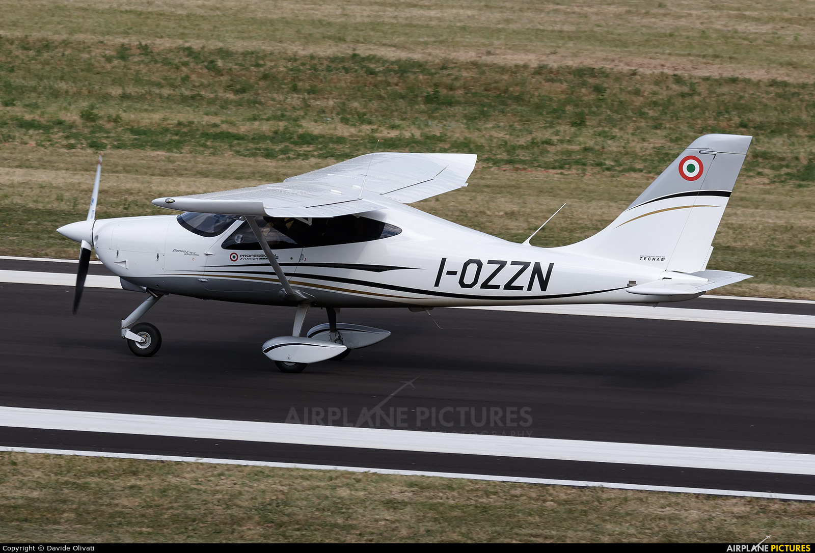 Cirrus Aviation I-OZZN aircraft at Pavullo nel Frignano