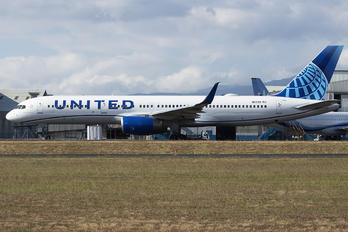 N17139 - United Airlines Boeing 757-200