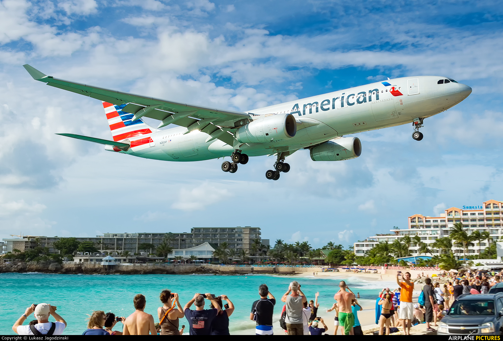American Airlines N282AY aircraft at Sint Maarten - Princess Juliana Intl