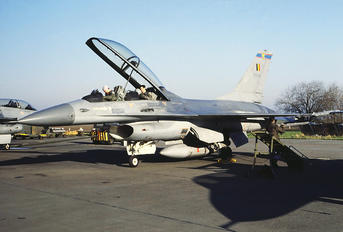 FB-04 - Belgium - Air Force General Dynamics F-16B Fighting Falcon