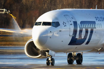 SP-LWC - LOT - Polish Airlines Boeing 737-800