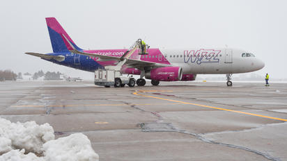 HA-LYR - Wizz Air Airbus A320
