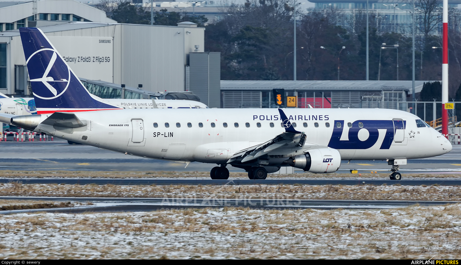 LOT - Polish Airlines SP-LIN aircraft at Warsaw - Frederic Chopin