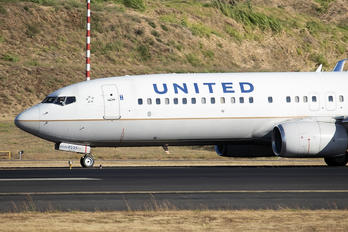 N14235 - United Airlines Boeing 737-800
