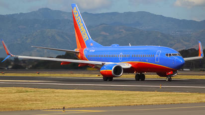N7752B - Southwest Airlines Boeing 737-700