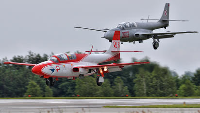 3H-2006 - Poland - Air Force: White & Red Iskras PZL TS-11 Iskra