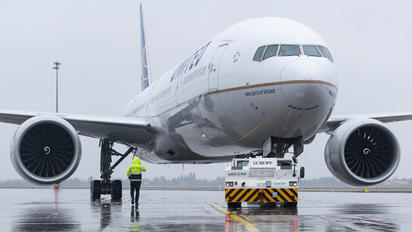 N2331U - United Airlines Boeing 777-300ER