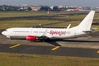 VT-SLJ - SpiceJet Boeing 737-800