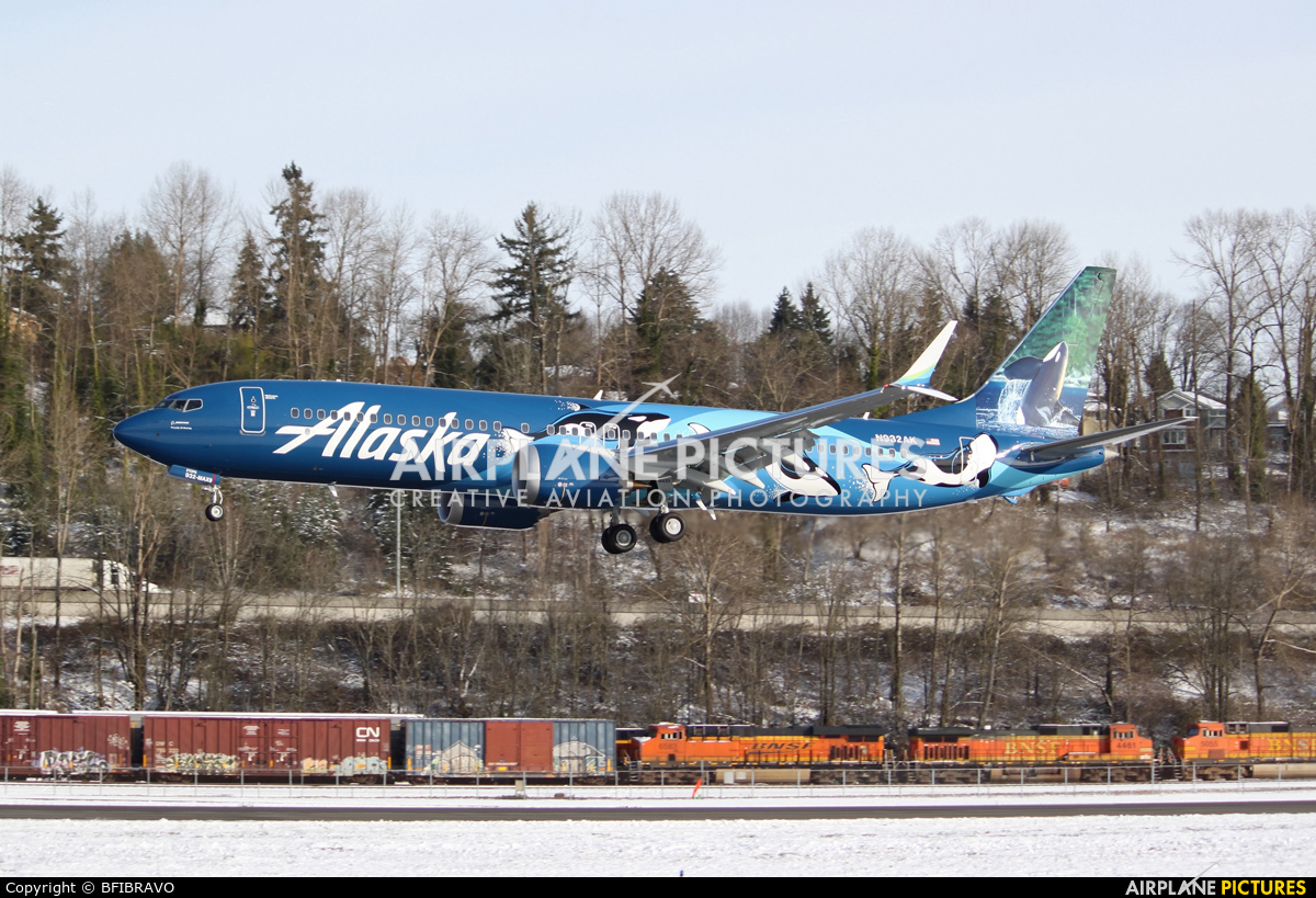 Alaska Airlines N932AK aircraft at Seattle - Boeing Field / King County Intl