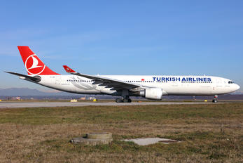 TC-JNS - Turkish Airlines Airbus A330-300
