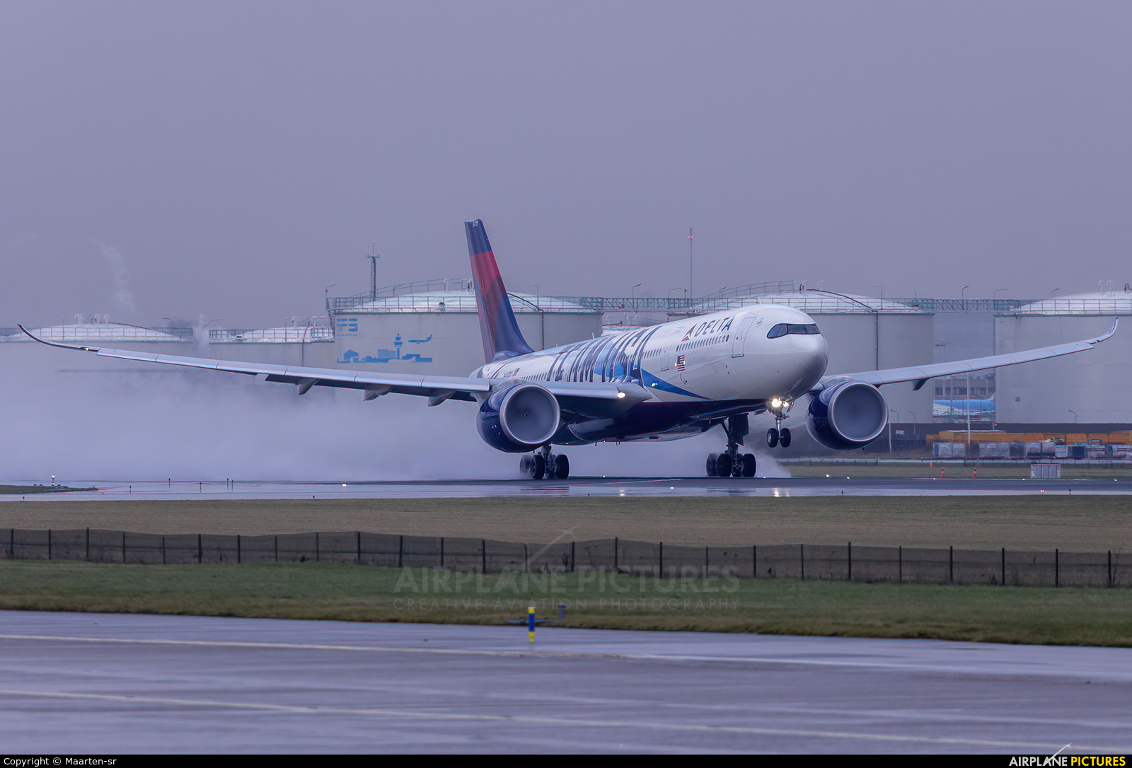 Delta Air Lines N411DX aircraft at Amsterdam - Schiphol