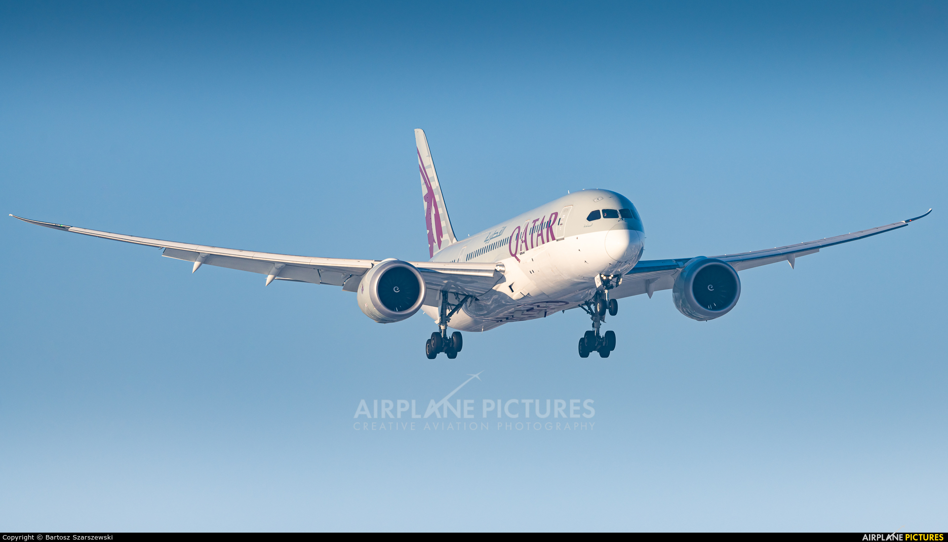 Qatar Airways A7-BCW aircraft at Warsaw - Frederic Chopin