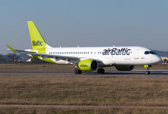 YL-ABE - Air Baltic Airbus A220-300