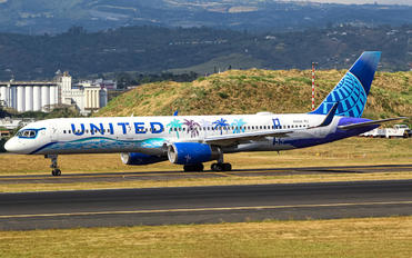 N14106 - United Airlines Boeing 757-200