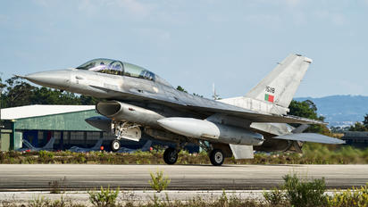 15118 - Portugal - Air Force General Dynamics F-16B Fighting Falcon