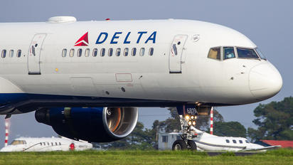 N819DX - Delta Air Lines Boeing 757-200WL