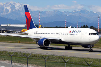 N1603 - Delta Air Lines Boeing 767-300ER