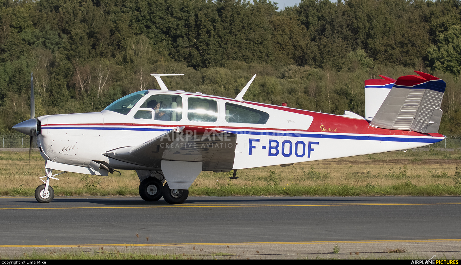 Private F-BOOF aircraft at Nantes - Atlantique