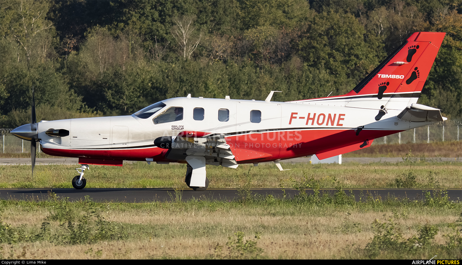 Private F-HONE aircraft at Nantes - Atlantique