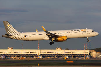 EC-MLD - Vueling Airlines Airbus A321