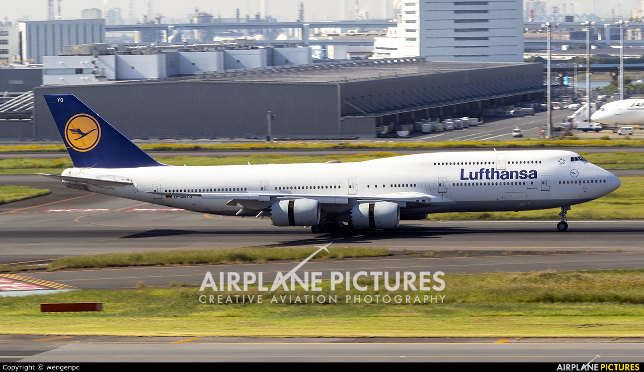 Lufthansa D-ABYO aircraft at Tokyo - Haneda Intl