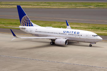 N38727 - United Airlines Boeing 737-700