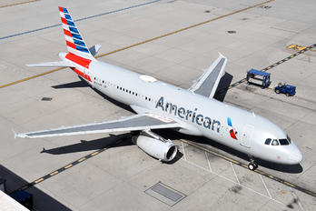 N664AW - American Airlines Airbus A320