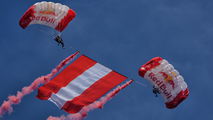 - - Red Bull Sky Dive Team Parachute Parachute - tandem aircraft