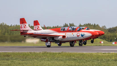 3H2006 - Poland - Air Force: White & Red Iskras PZL TS-11 Iskra