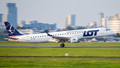 SP-LNP - LOT - Polish Airlines Embraer ERJ-195 (190-200)