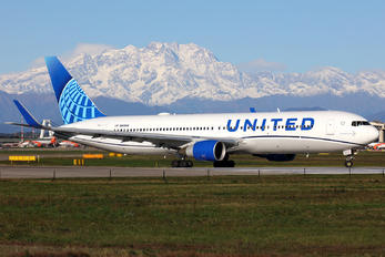 N649UA - United Airlines Boeing 767-300ER