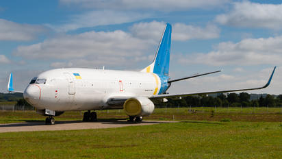 UR-GBD - Ukraine International Airlines Boeing 737-300