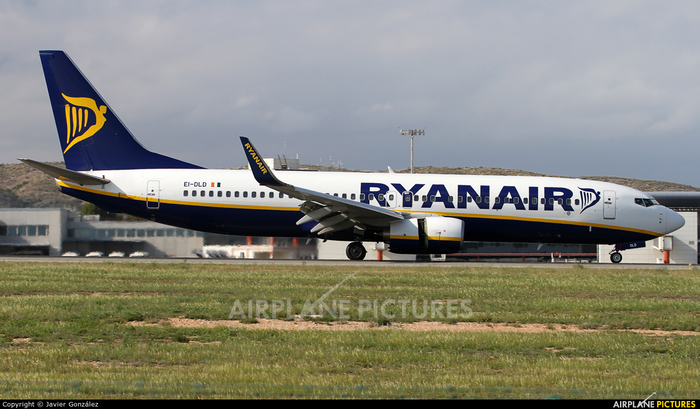 Ryanair EI-DLD aircraft at Alicante - El Altet