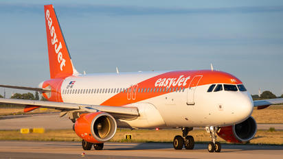 OE-INI - easyJet Europe Airbus A320