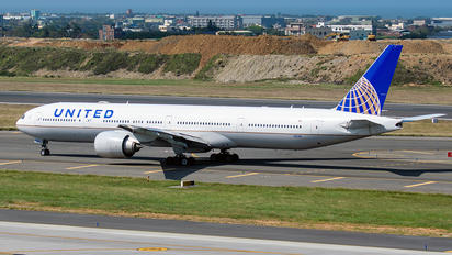 N2138U - United Airlines Boeing 777-300ER