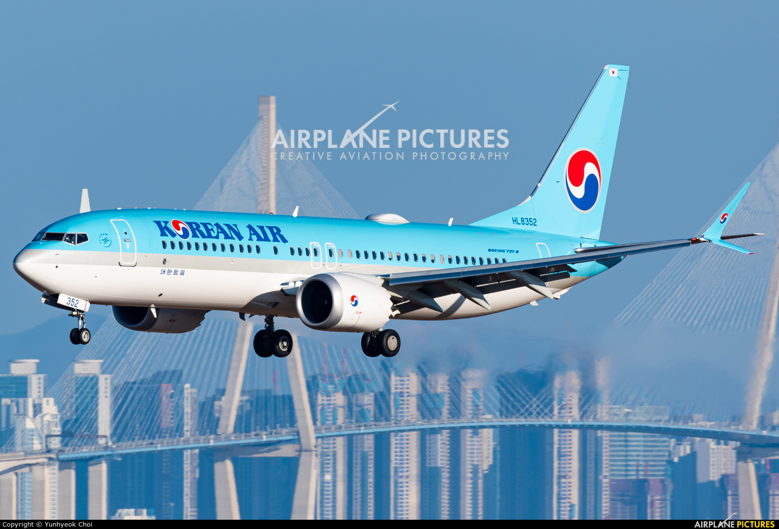 Korean Air HL8352 aircraft at Seoul - Incheon