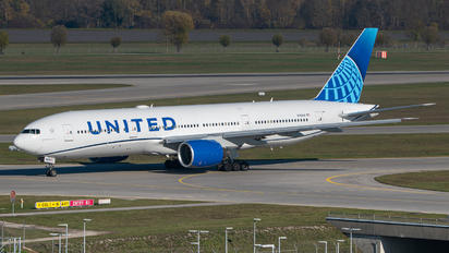 N783UA - United Airlines Boeing 777-200ER