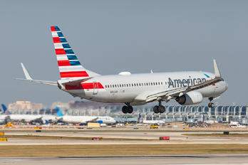 N962AN - American Airlines Boeing 737-800