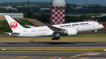JA840J - JAL - Japan Airlines Boeing 787-8 Dreamliner