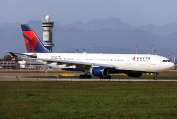 N852NW - Delta Air Lines Airbus A330-200