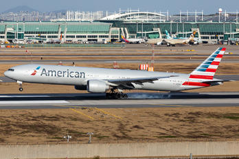 N728AN - American Airlines Boeing 777-300ER
