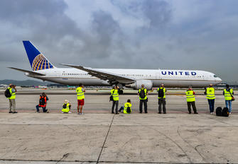 N78060 - United Airlines Boeing 767-400ER