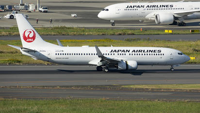 JA339J - JAL - Japan Airlines Boeing 737-800